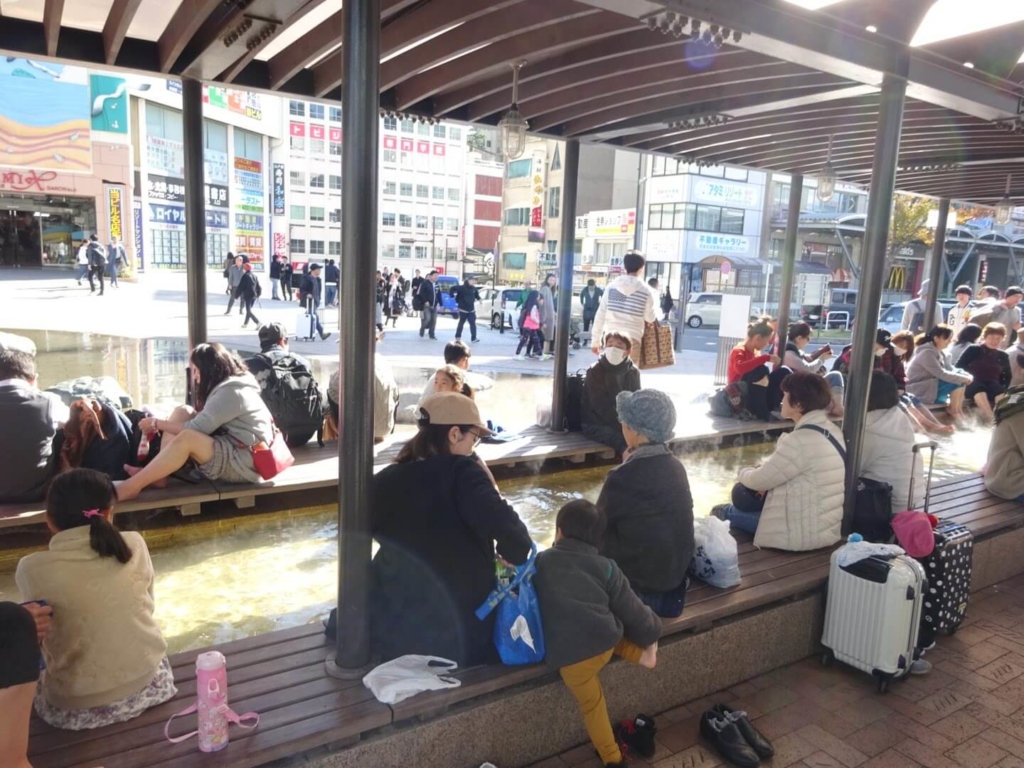 伊豆旅行 熱海駅前の無料足湯 家康の湯 はタオル要らず 雑ログ