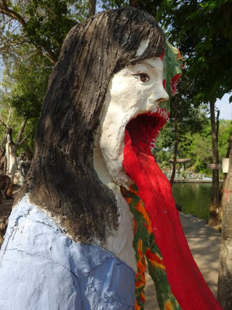 タイの地獄寺 ワットパイロンウア で某国会議員のコンクリート像を発見 雑ログ